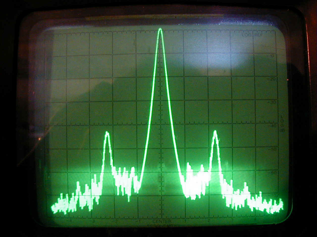 Para1_7057R99KHz-CW.JPG (200330 bytes)